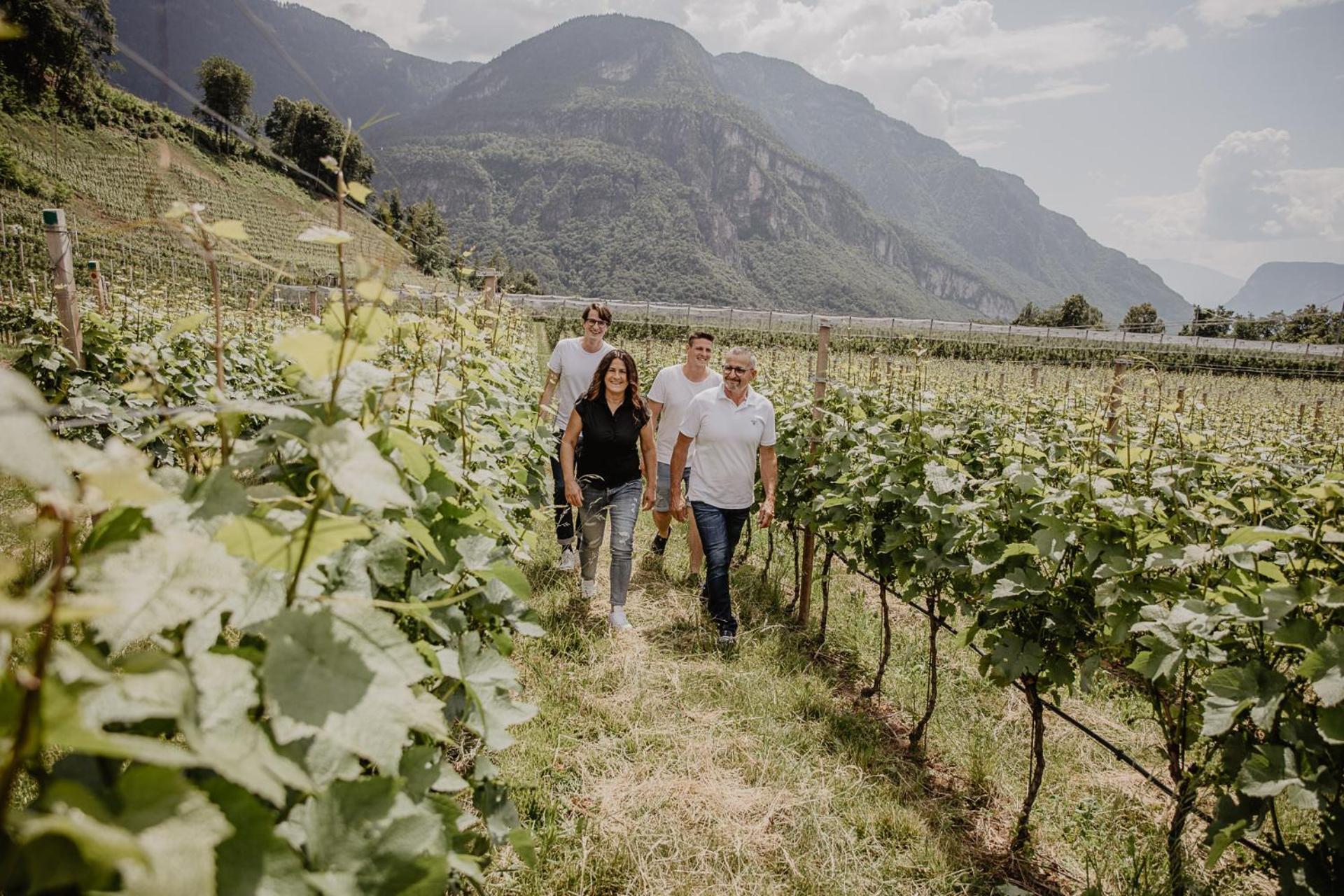 Engadiner Apartments & Wines Montagna Exteriér fotografie